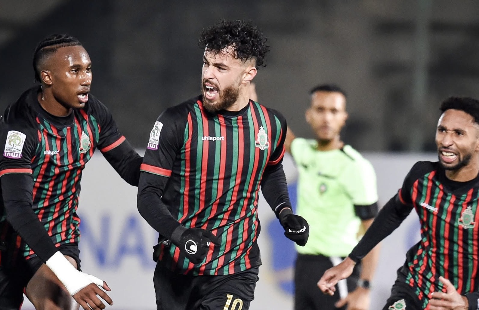 الجيش الملكي يفوز على مضيفه المغرب التطواني (2-1) 1 الجيش وتطوان
