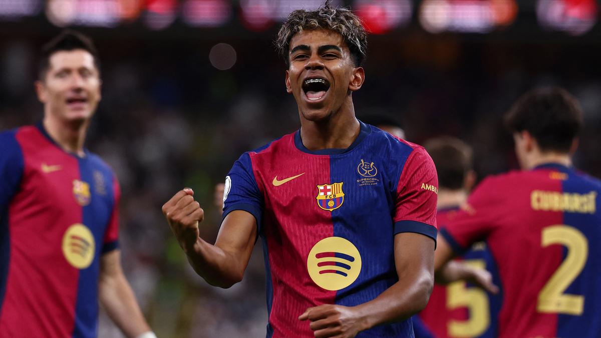 برشلونة يهزم رايو فاليكانو و يعود لتصدر الليغا 1 2025 01 12T193035Z 56857569 UP1EL1C1I6YRH RTRMADP 3 SOCCER SPAIN BAR RMA REPORT