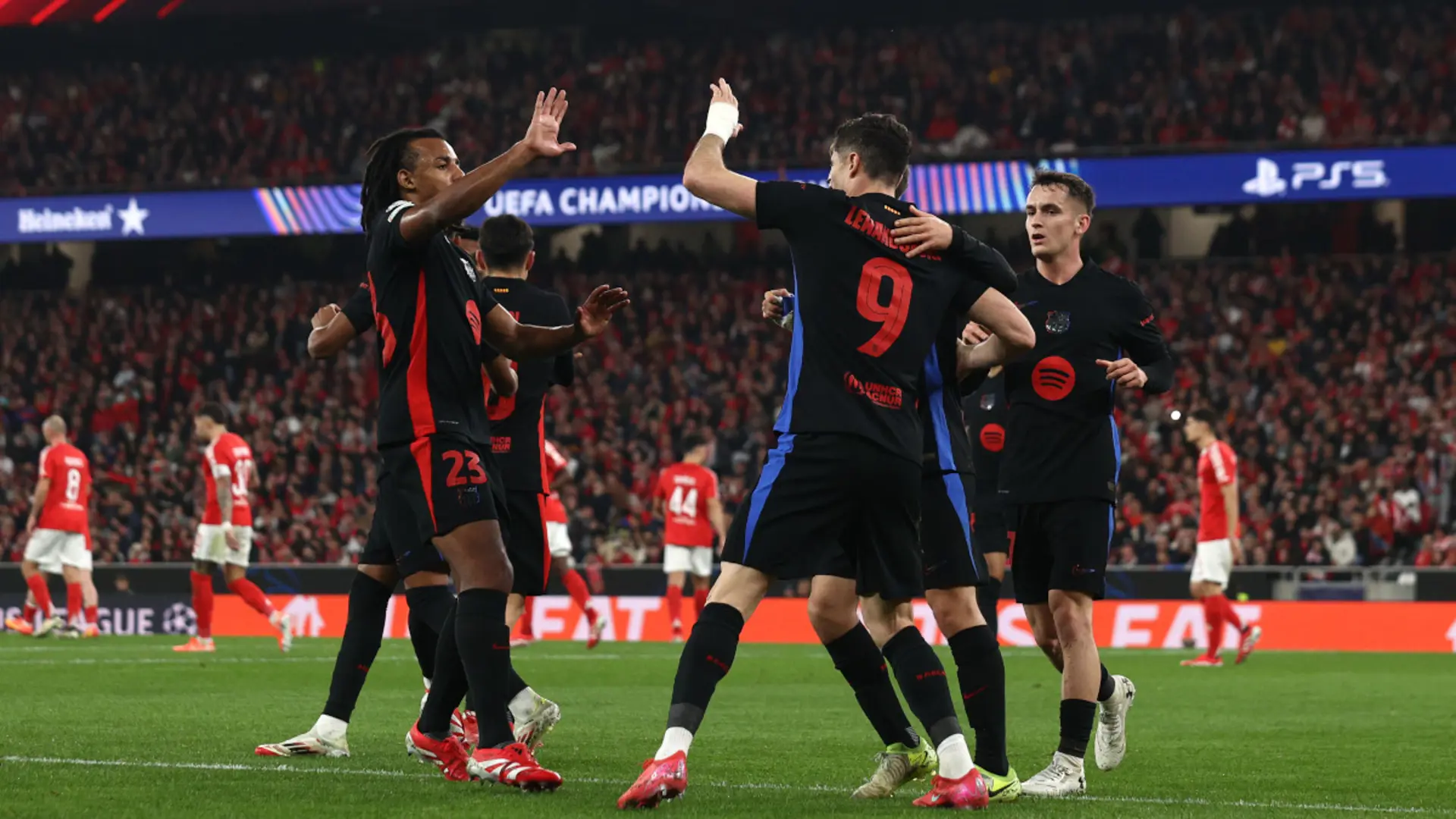 دوري أبطال أوروبا.. برشلونة يقلب الطاولة على بنفيكا في مباراة مثيرة بـ 5 أهداف مقابل 4 1 Barcelona