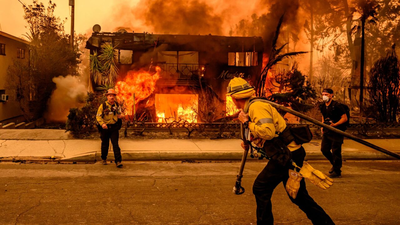 حرائق لوس أنجليس تكبد شركات التأمين خسائر مالية تقدر بـ30 مليار دولار 1 Los Angeles