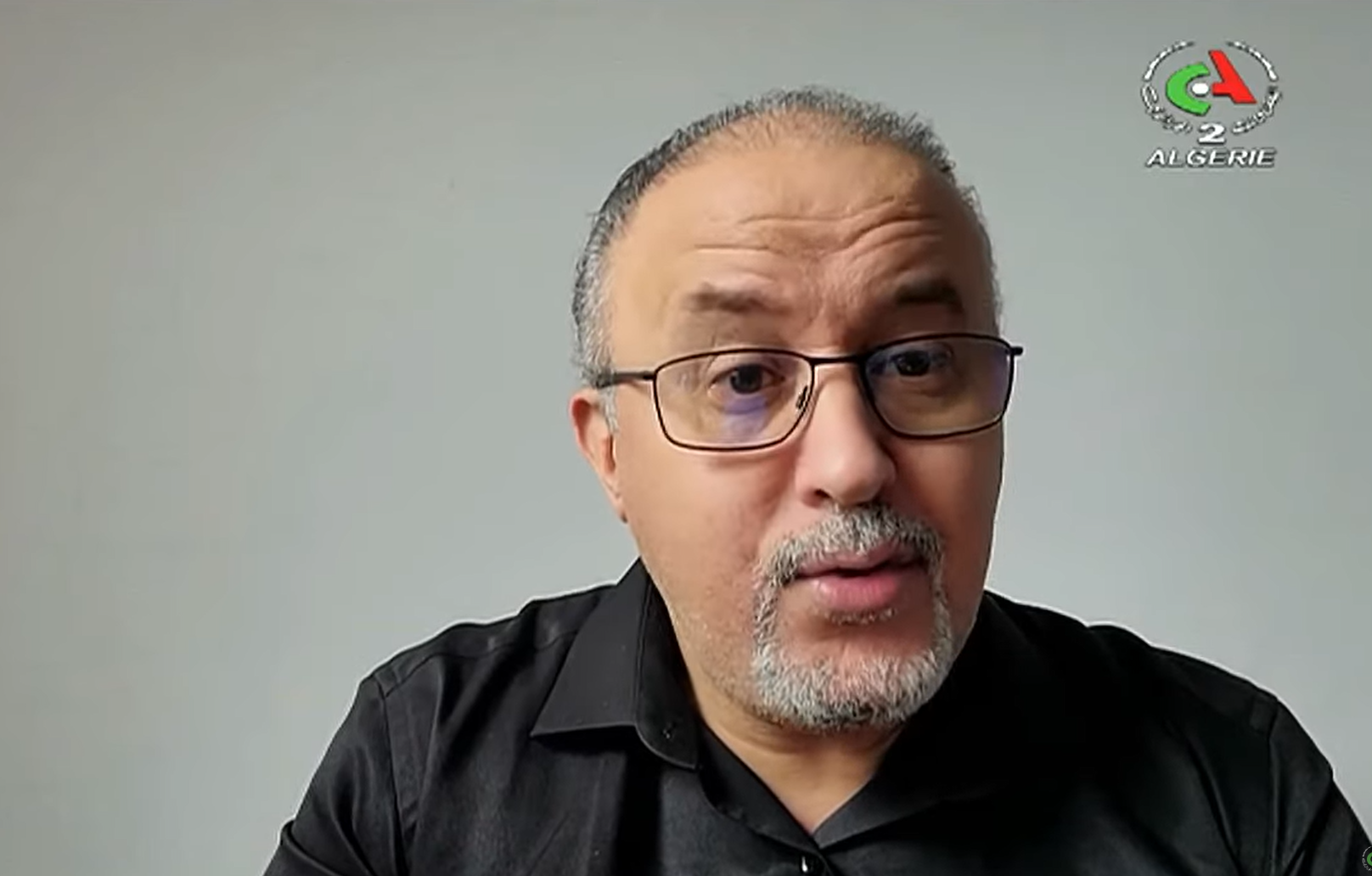من التهديد إلى الاستجداء.. هشام جيراندو يرفع الراية البيضاء ويفضح نفسه بنفسه 1 hicham jerando