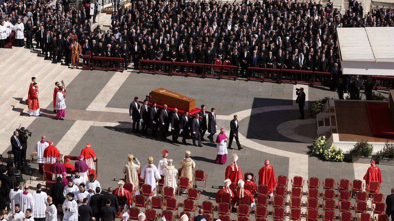 عزيز أخنوش يمثل أمير المؤمنين الملك محمد السادس في مراسم جنازة البابا فرانسوا 1 funerailles pape Francois