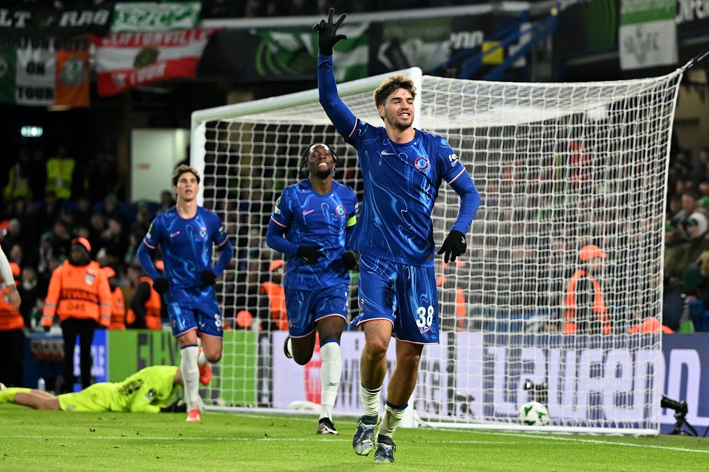 تشيلسي يحرز لقب دوري المؤتمر الأوروبي بفوزه على ريال بيتيس (4-1) 1 تشيلسي