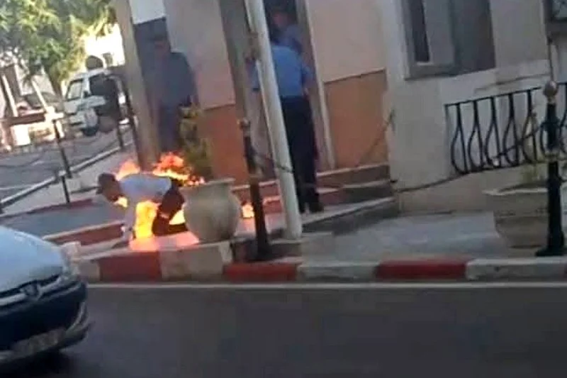 فوزي عبد القادر زقوط.. أشهر ناشط جمعوي في الجزائر يضرم النار في جسده أمام وزارة العدل احتجاجا على الظلم والقمع 1 algerie faouzi zakoute