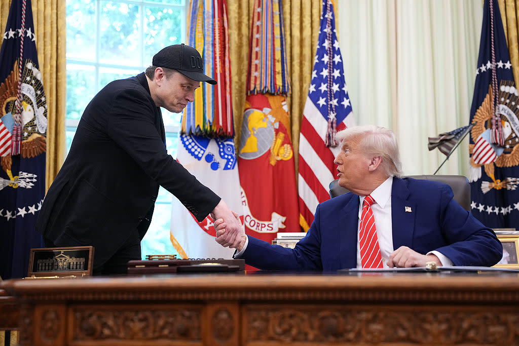 بعد إعلان إيلون ماسك عزمه تأسيس حزب جديد.. ترامب الخطوة ﺑ "السخيفة" 1 elon musk donald trump
