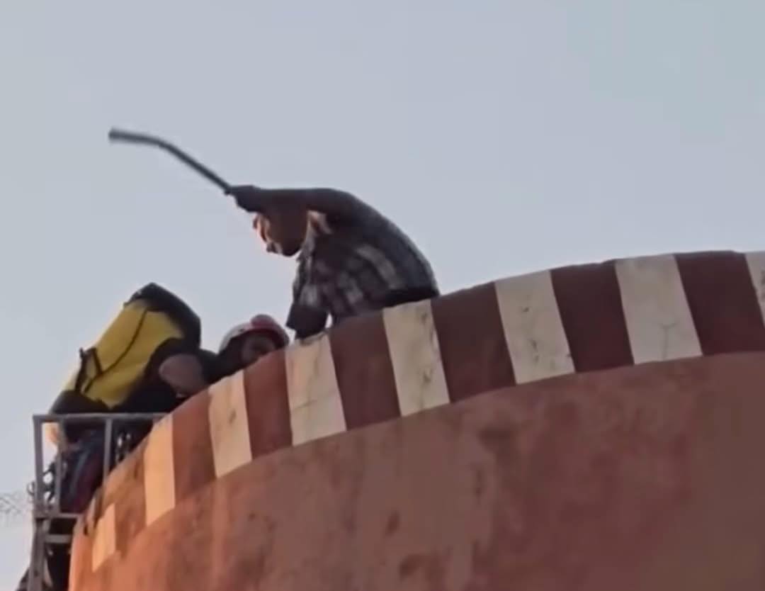 وفاة المسمى “بوعبيد الزروالي” المعتدي على عنصر من الوقاية المدنية بالمستشفى بعد إلقاء نفسه من أعلى خزان مائي 1 bni melal